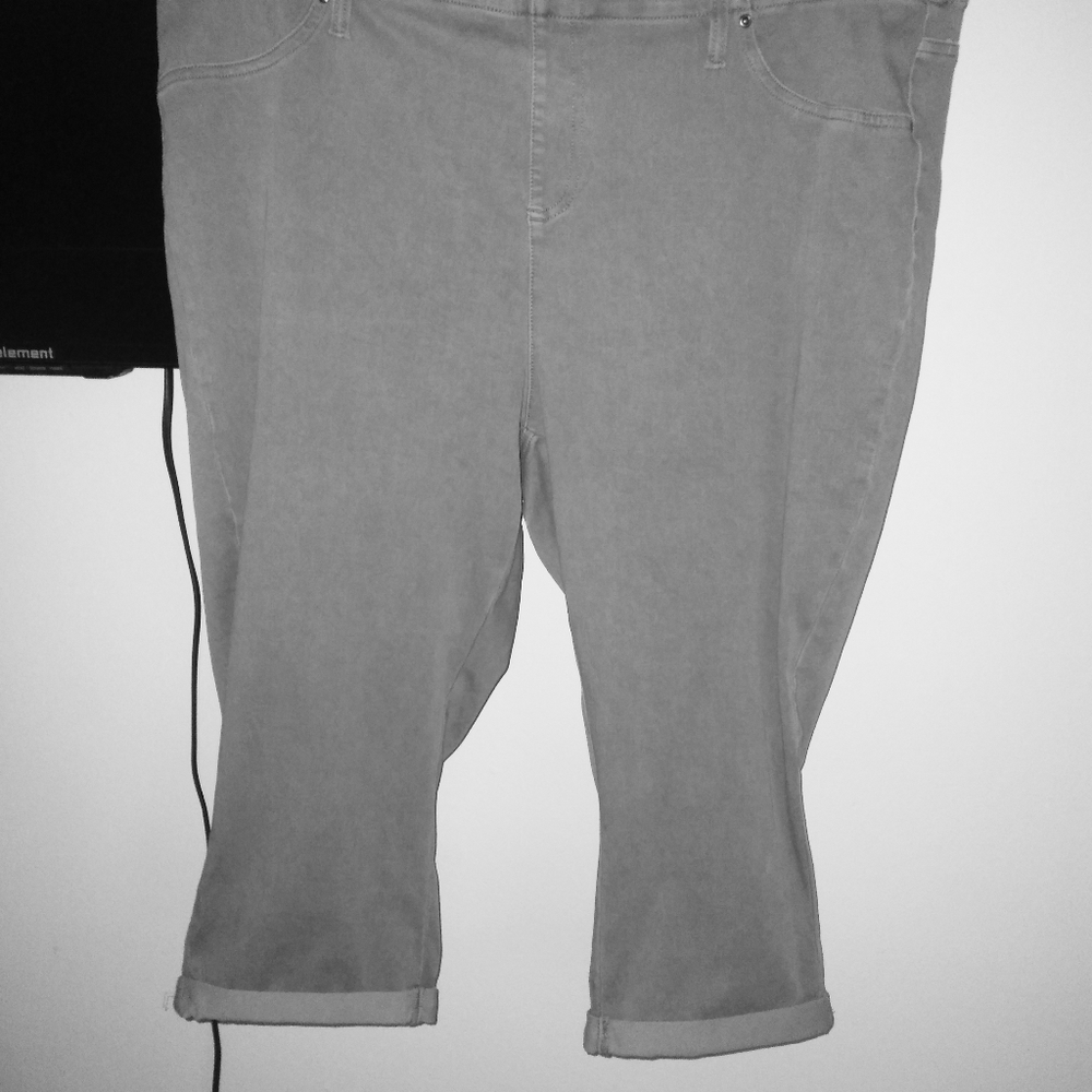 Grey jean shorts (new)